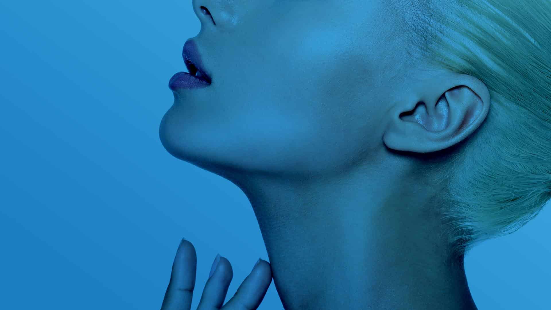 Radiofrequency applicator moving across the area beneath the chin